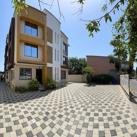 Devka House Hotel Daman Exterior photo